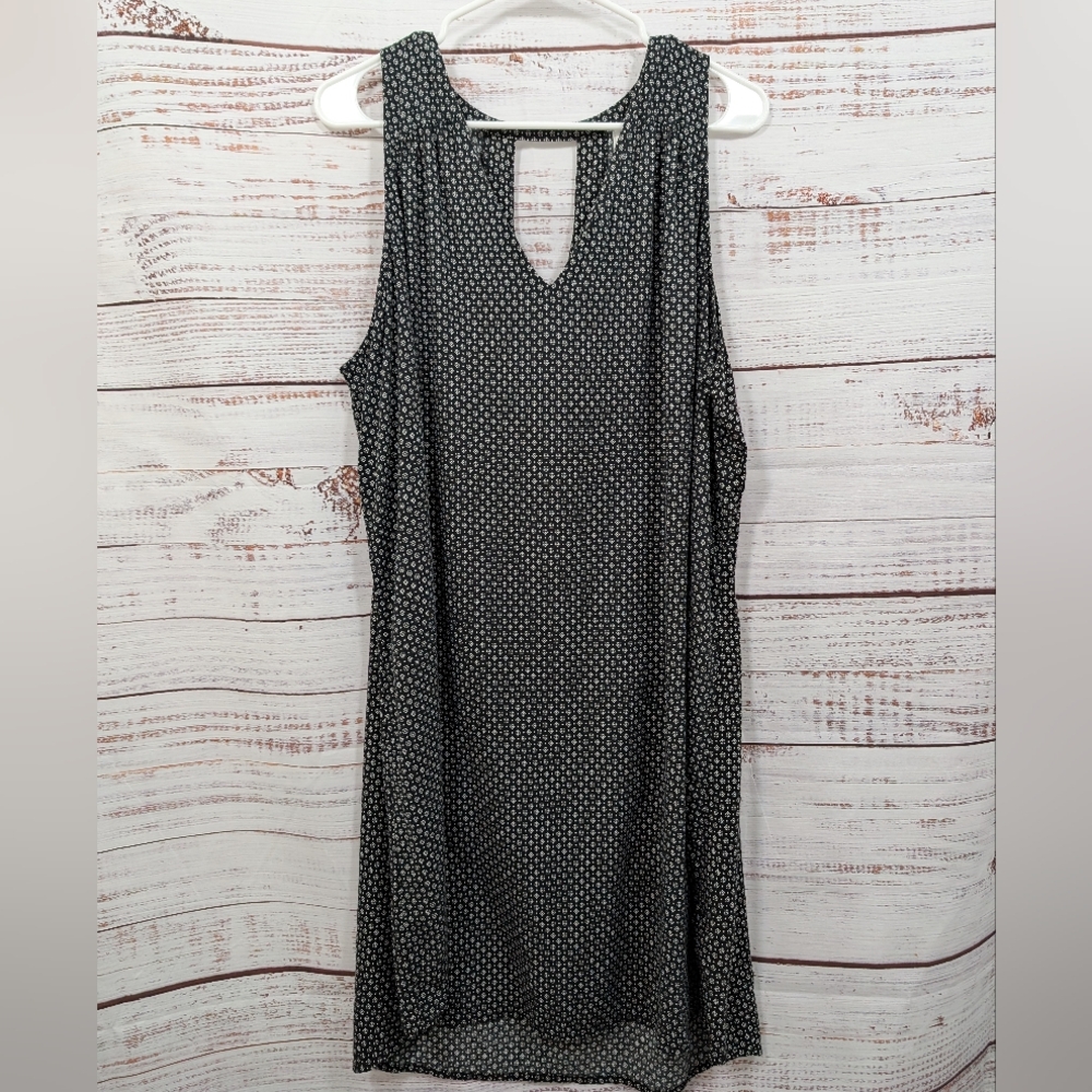 Old Navy Black and White Floral V-neck And Back Sleeveless Dress XXL